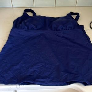 Land’s End!  Like new tankini top !  Bra top and adjustable straps!  Size 14 DD